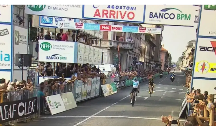 La Vuelta 2018 è di Simon Yates