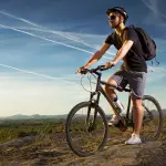 Come vestirsi per andare in bici, per uomo e per donna