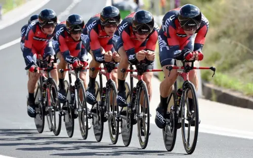 Tour de France 2018, crono alla BMC e Van Avermaet leader
