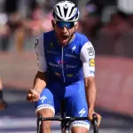Tour de France 2018: Gaviria in giallo, Froome a terra