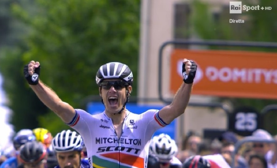 Giro del Delfinato 2018, la prima volata è di Impey