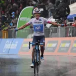 Giro d'Italia 2018, a Montevergine trionfa Carapaz
