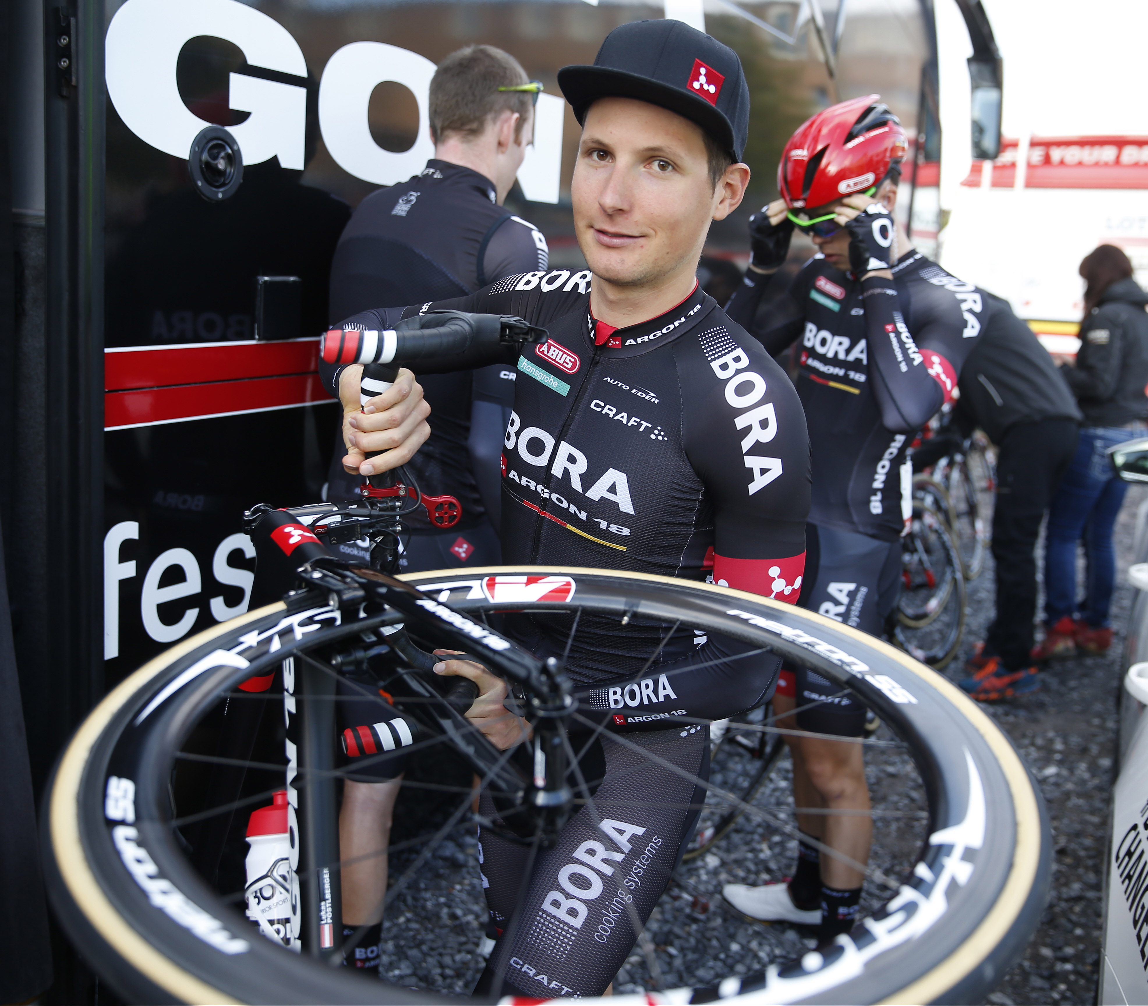 Giro d'Italia 2017: a Olbia spunta Lukas Pöstlberger