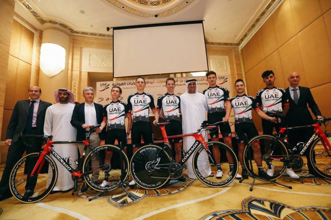 UAE Abu Dhabi, svelate maglie e bici