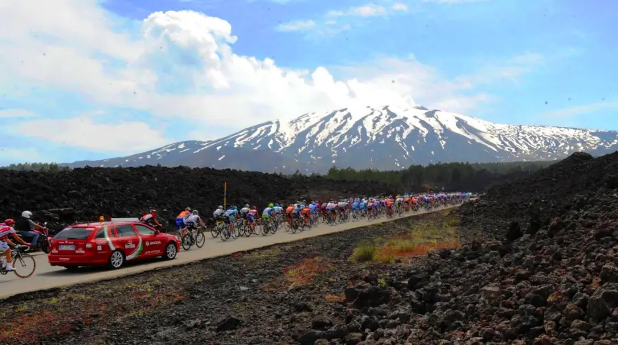 Giro d’Italia 2017, in Sicilia c’è anche l’Etna