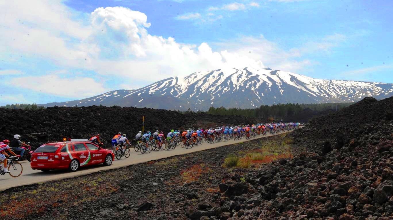 Giro d’Italia 2017, in Sicilia c’è anche l’Etna