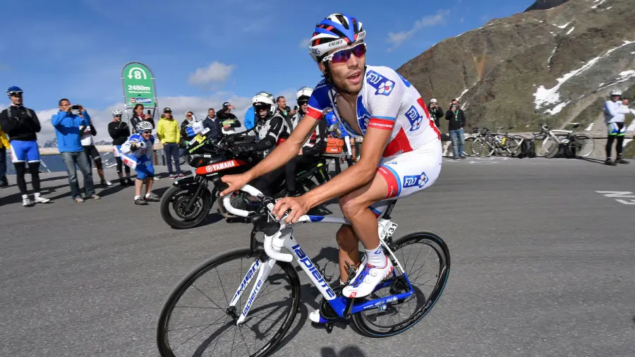 Critérium du Dauphiné, a Méribel fa festa Thibaut Pinot