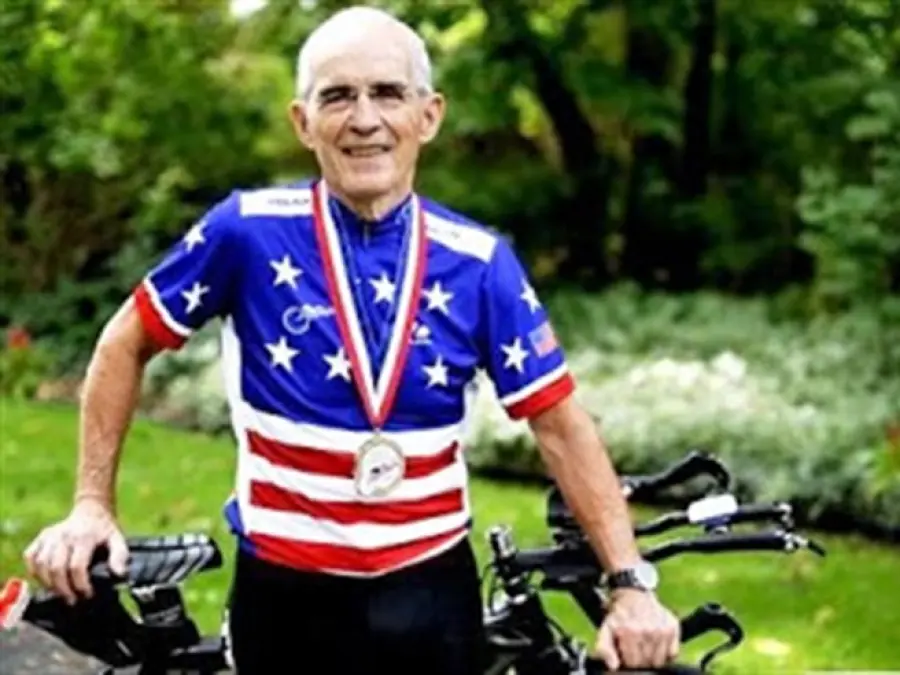 Carl Grove: ciclista trovato positivo a 90 anni, perso il record del mondo